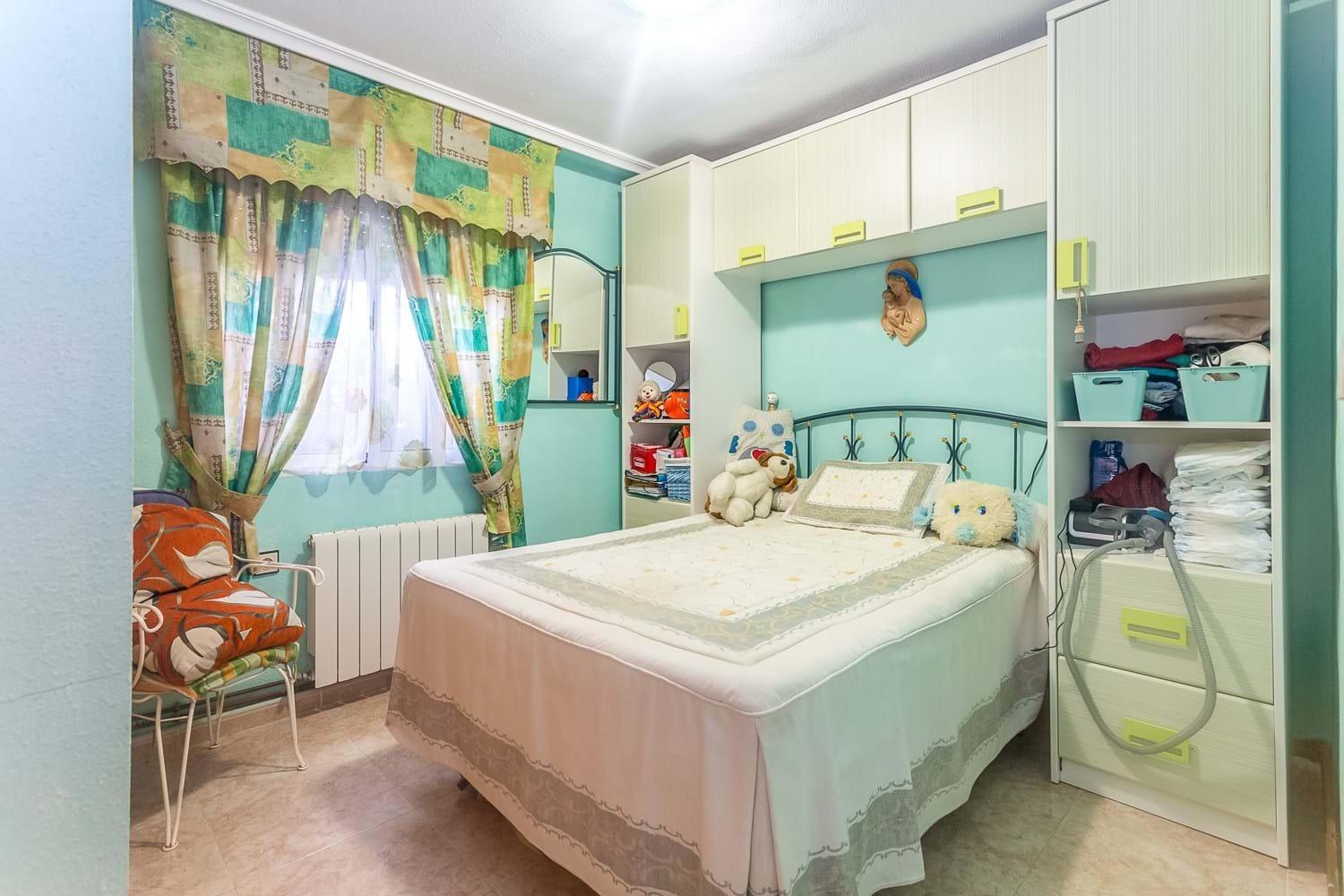 VILLA D’ANGLE INDIVIDUELLE AVEC GRAND TERRAIN À ORIHUELA COSTA