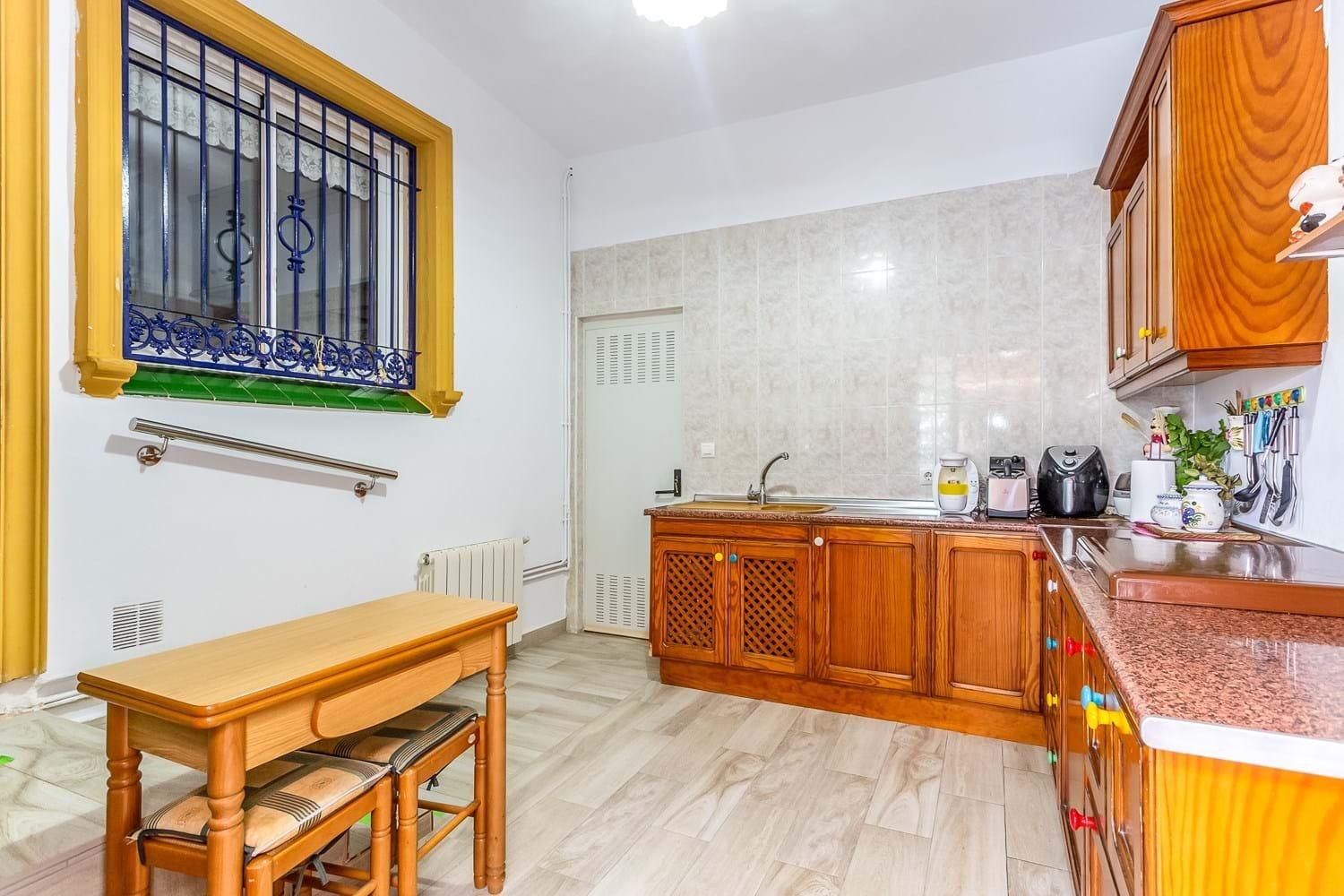VILLA D’ANGLE INDIVIDUELLE AVEC GRAND TERRAIN À ORIHUELA COSTA
