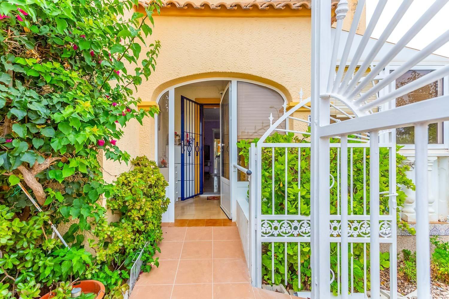 VILLA D’ANGLE INDIVIDUELLE AVEC GRAND TERRAIN À ORIHUELA COSTA