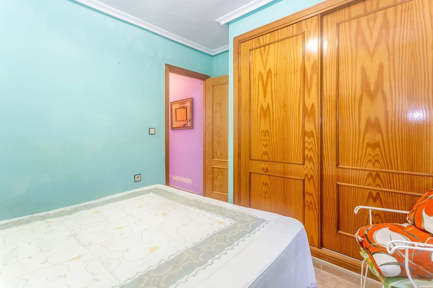 VILLA D’ANGLE INDIVIDUELLE AVEC GRAND TERRAIN À ORIHUELA COSTA