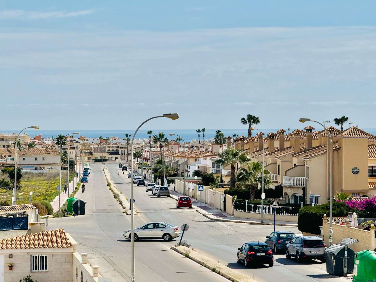 VILLA D’ANGLE INDIVIDUELLE AVEC GRAND TERRAIN À ORIHUELA COSTA