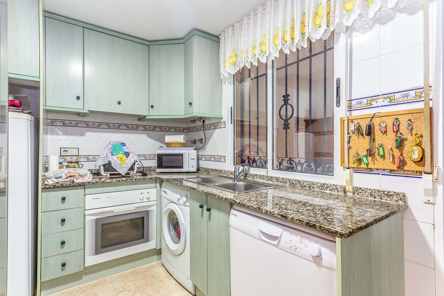 VILLA D’ANGLE INDIVIDUELLE AVEC GRAND TERRAIN À ORIHUELA COSTA