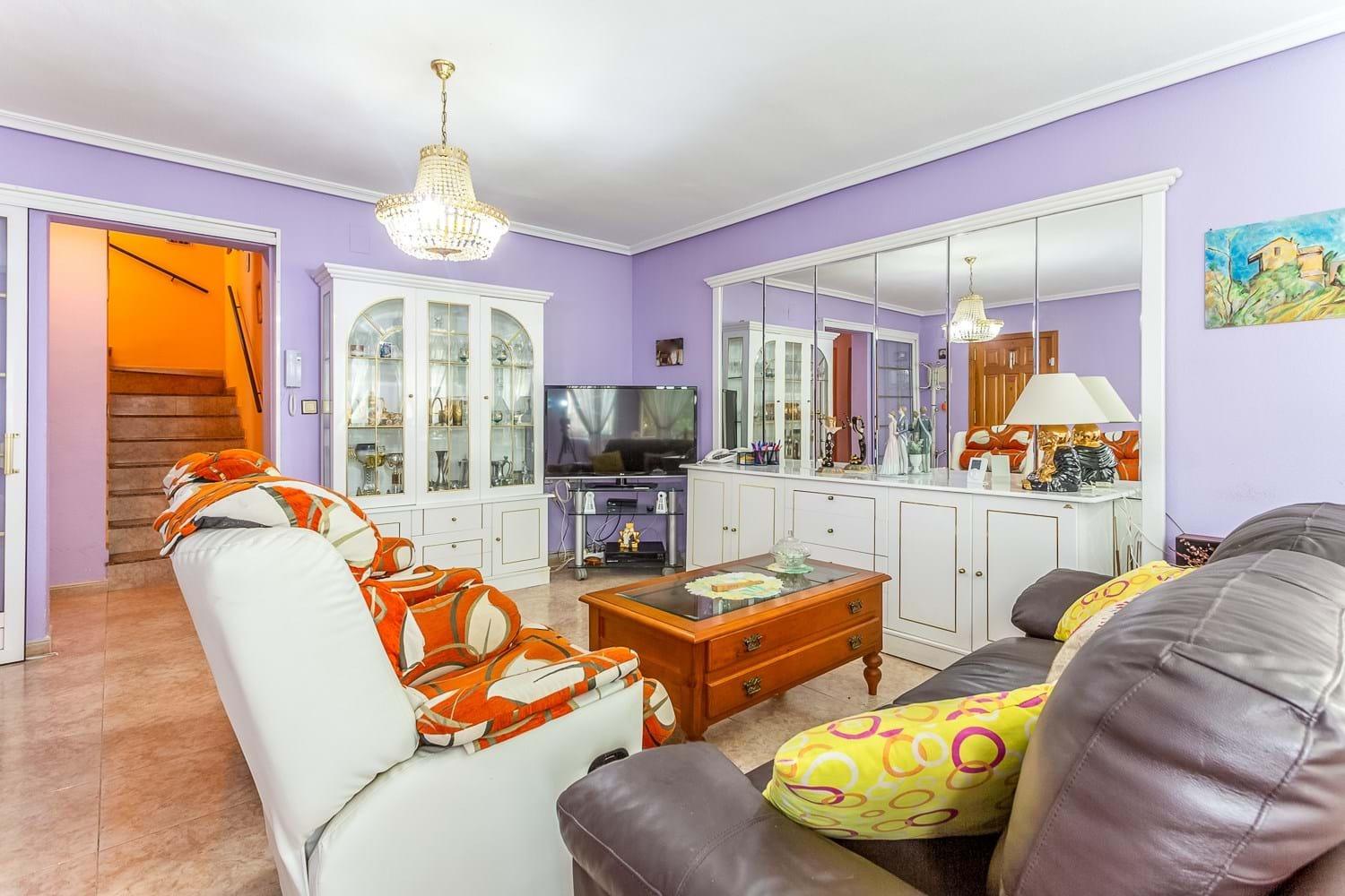 VILLA D’ANGLE INDIVIDUELLE AVEC GRAND TERRAIN À ORIHUELA COSTA