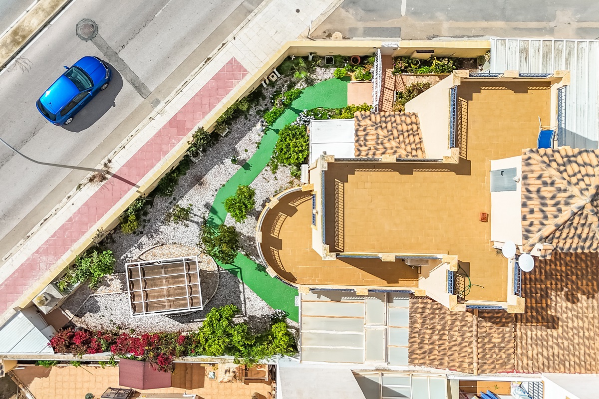 VILLA D’ANGLE INDIVIDUELLE AVEC GRAND TERRAIN À ORIHUELA COSTA