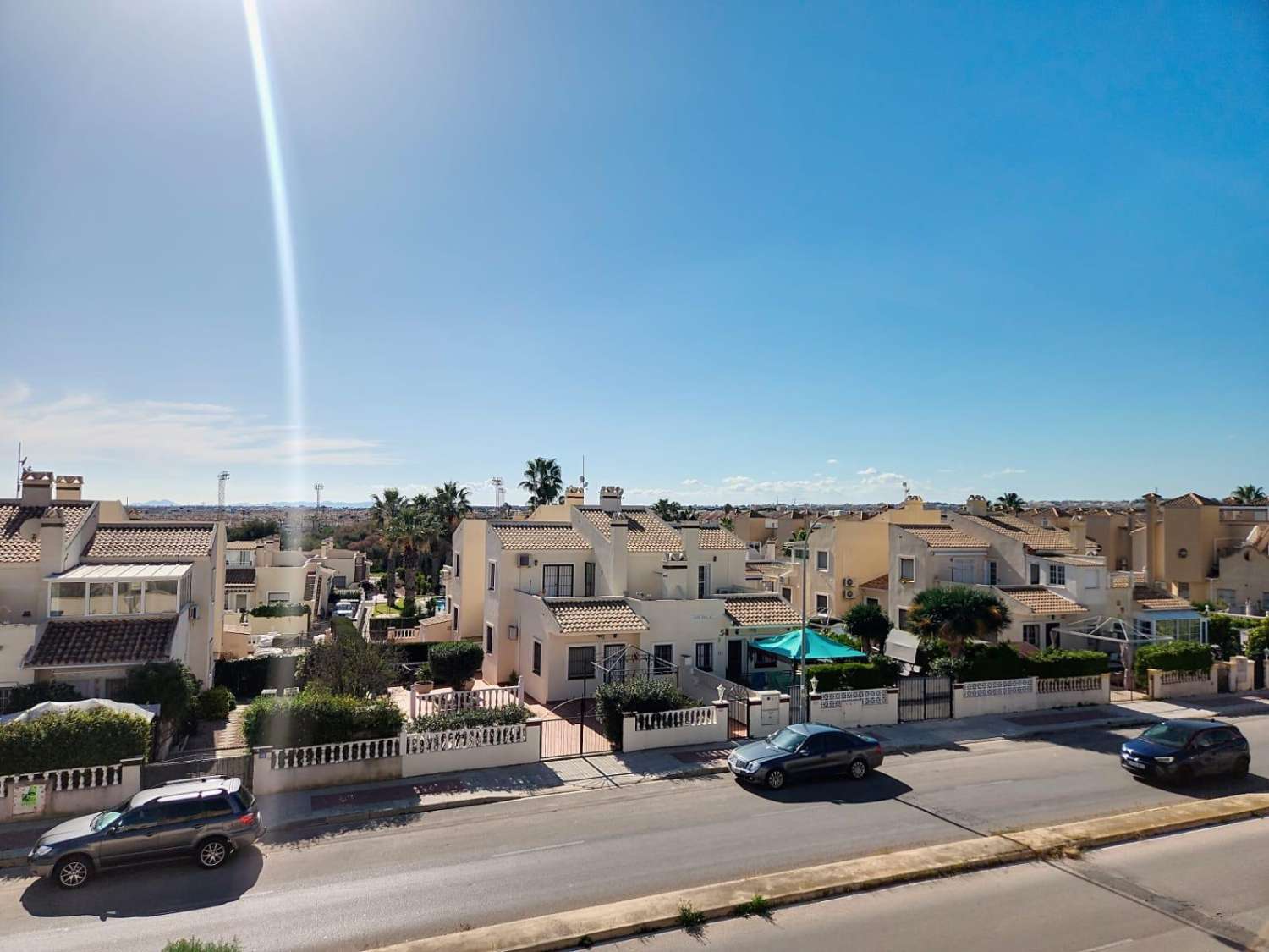 VILLA D’ANGLE INDIVIDUELLE AVEC GRAND TERRAIN À ORIHUELA COSTA