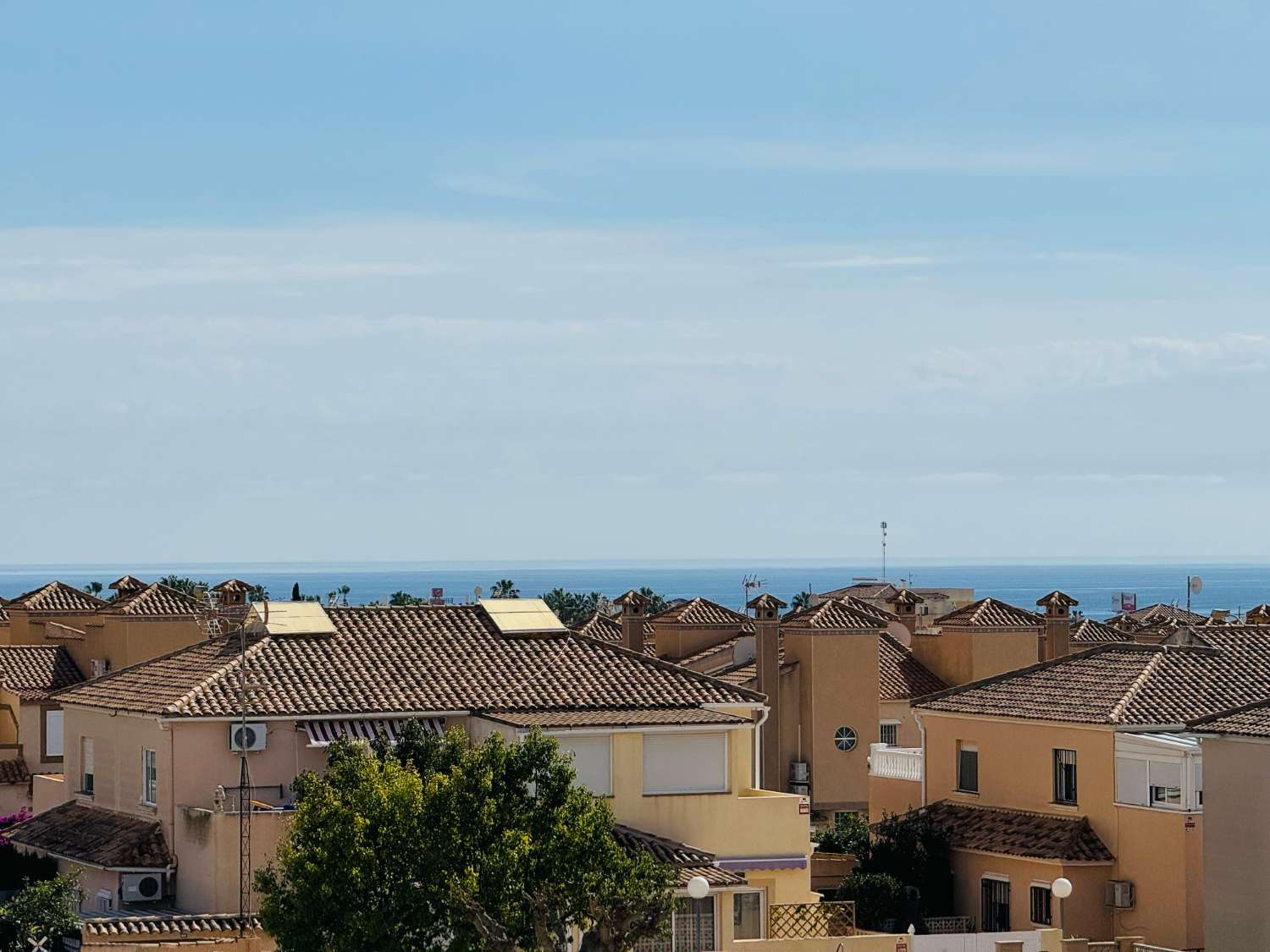 VILLA D’ANGLE INDIVIDUELLE AVEC GRAND TERRAIN À ORIHUELA COSTA