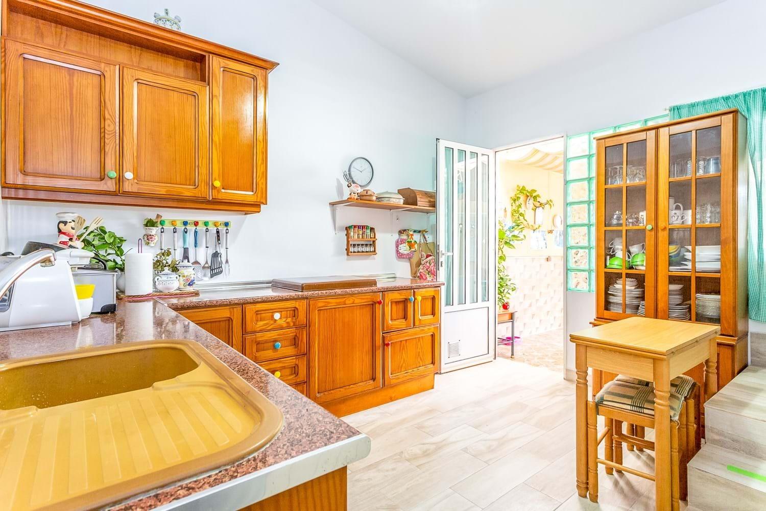 VILLA D’ANGLE INDIVIDUELLE AVEC GRAND TERRAIN À ORIHUELA COSTA