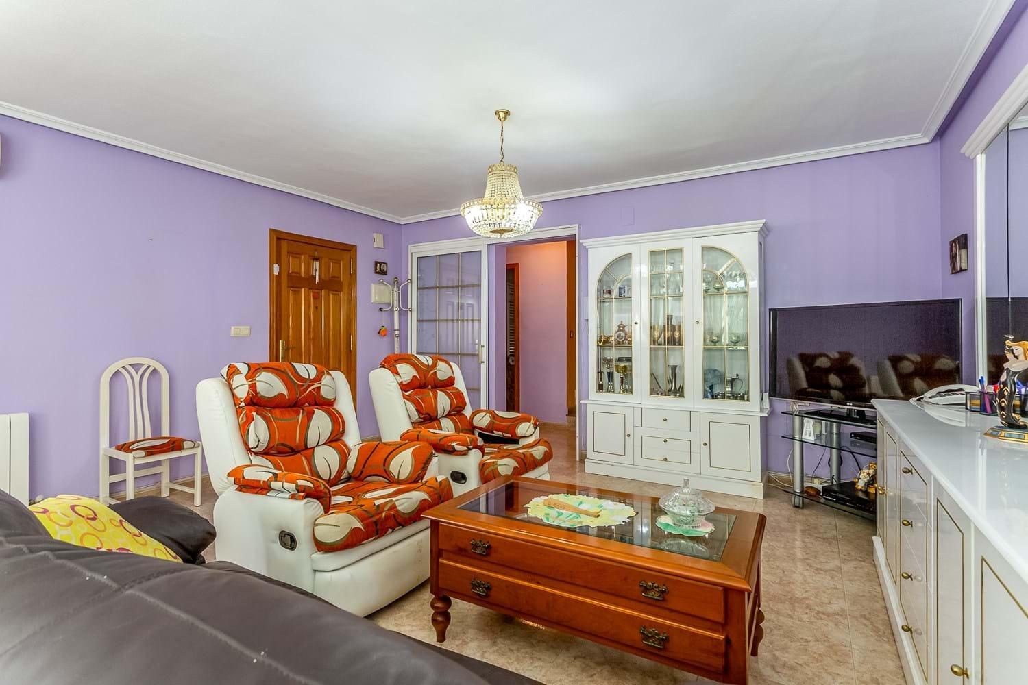 VILLA D’ANGLE INDIVIDUELLE AVEC GRAND TERRAIN À ORIHUELA COSTA