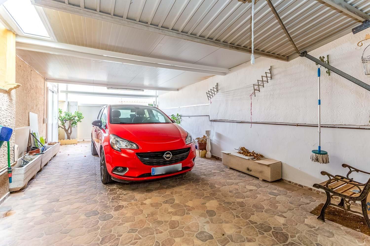 VILLA D’ANGLE INDIVIDUELLE AVEC GRAND TERRAIN À ORIHUELA COSTA