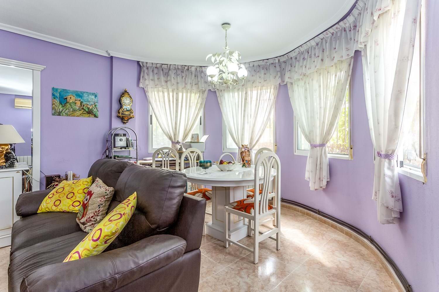 VILLA D’ANGLE INDIVIDUELLE AVEC GRAND TERRAIN À ORIHUELA COSTA