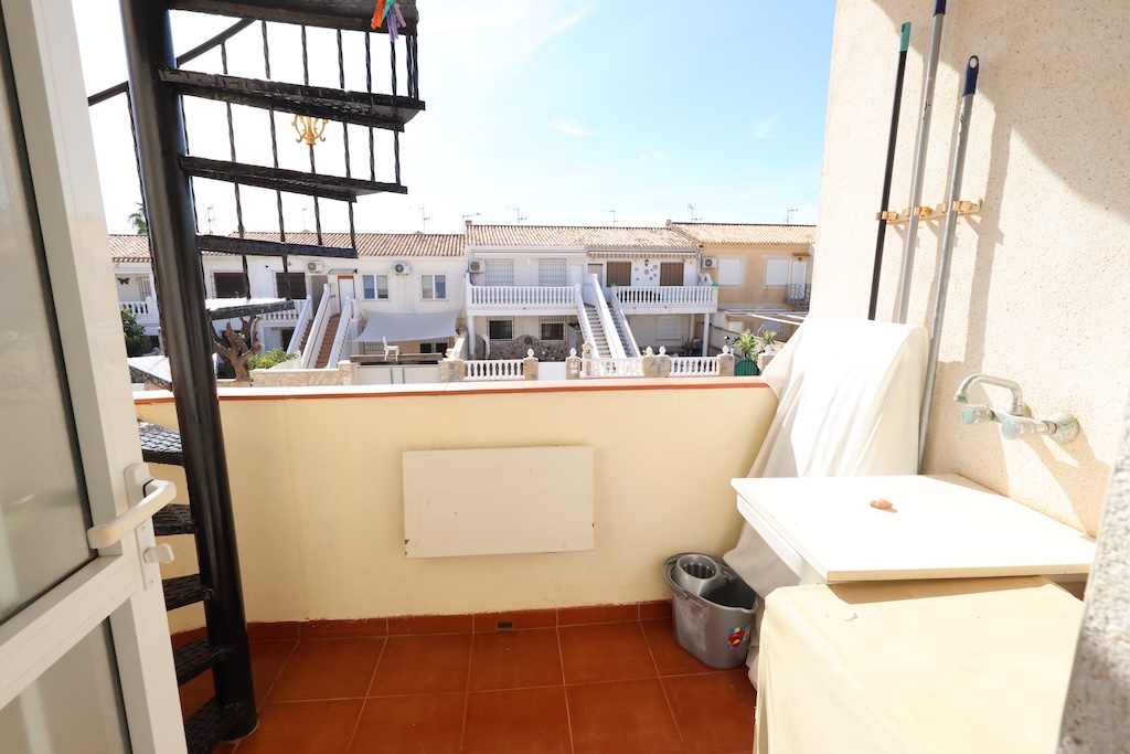BUNGALOW AU DERNIER ÉTAGE AVEC SOLARIUM PRIVÉ ET PISCINE COMMUNE À LA REGIA