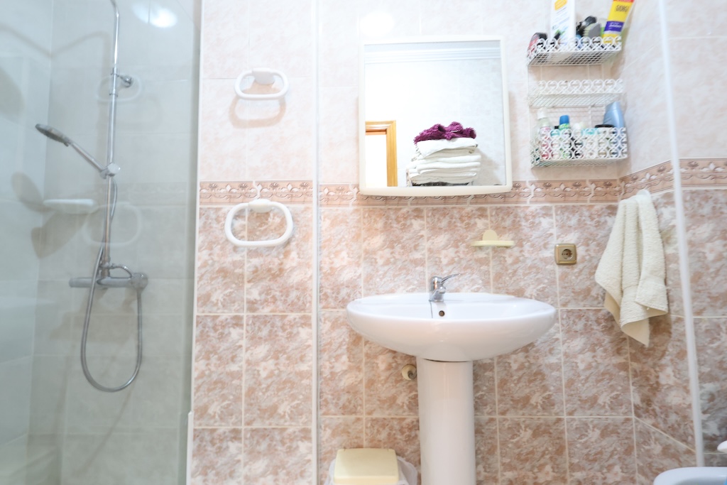 BUNGALOW AU DERNIER ÉTAGE AVEC SOLARIUM PRIVÉ ET PISCINE COMMUNE À LA REGIA