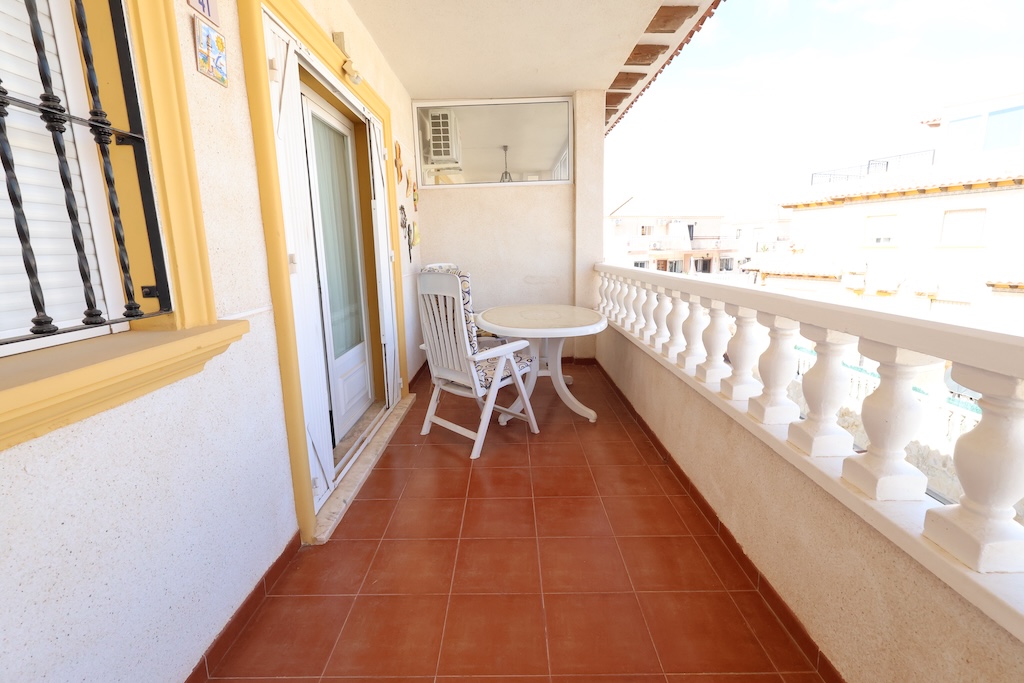 BUNGALOW AU DERNIER ÉTAGE AVEC SOLARIUM PRIVÉ ET PISCINE COMMUNE À LA REGIA