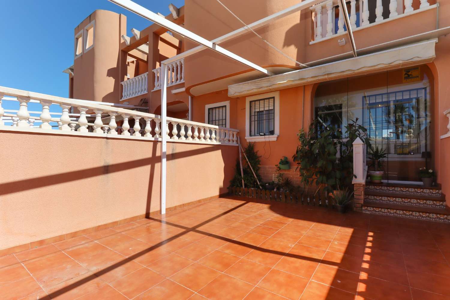 DÚPLEX DE 3 DORMITORIOS CON SOLÁRIUM PRIVADO Y TERRAZA EN RESIDENCIAL CON PISCINA