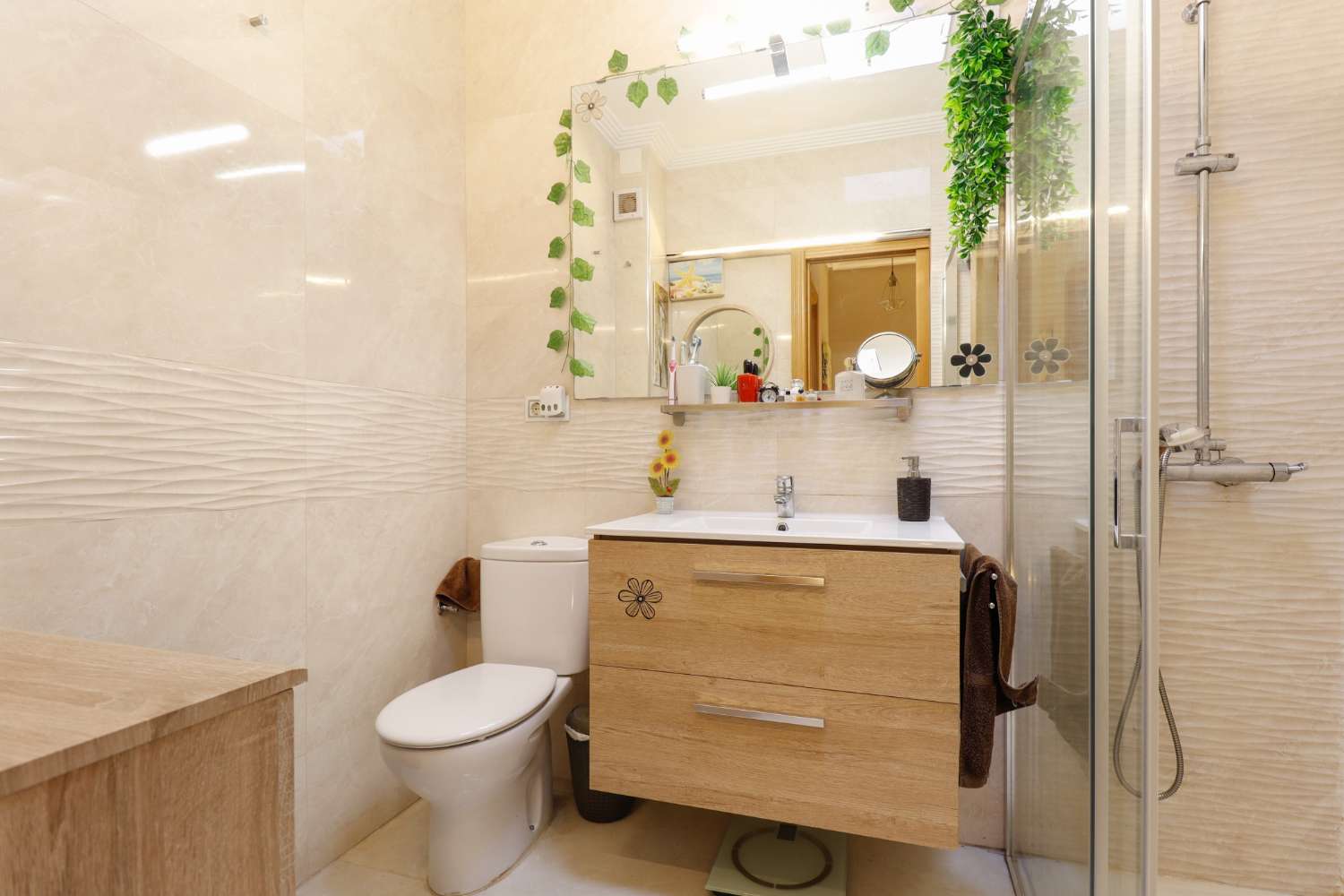 DÚPLEX DE 3 DORMITORIOS CON SOLÁRIUM PRIVADO Y TERRAZA EN RESIDENCIAL CON PISCINA