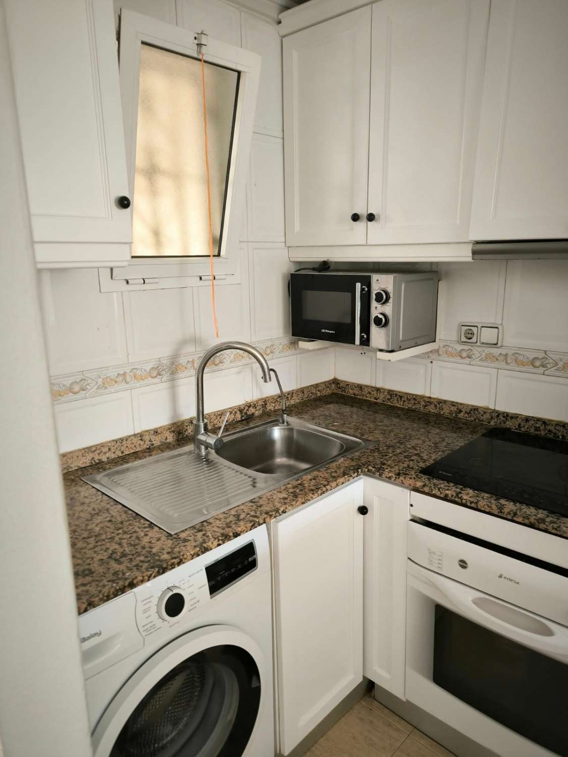 APARTAMENTO CÉNTRICO CON GARAJE, PISCINA Y TRASTERO EN TORREVIEJA