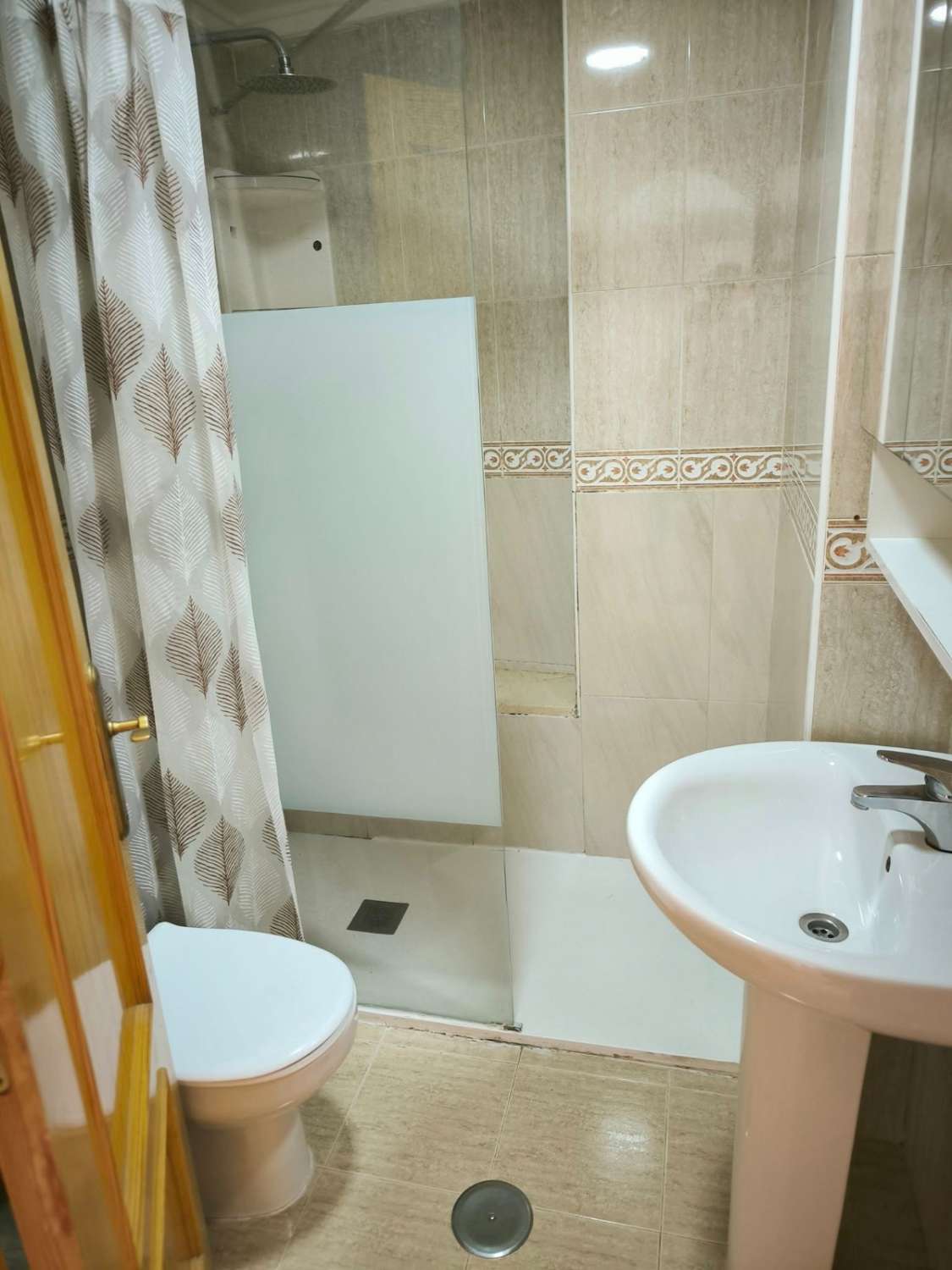 APARTAMENTO CÉNTRICO CON GARAJE, PISCINA Y TRASTERO EN TORREVIEJA