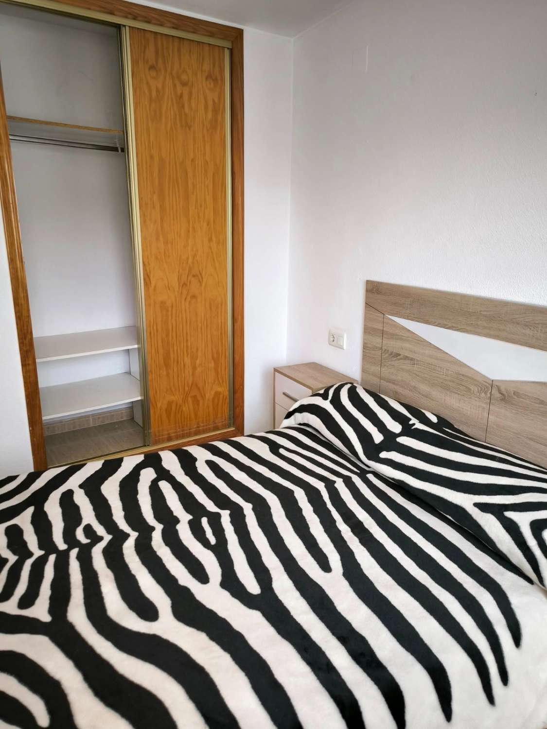 APARTAMENTO CÉNTRICO CON GARAJE, PISCINA Y TRASTERO EN TORREVIEJA