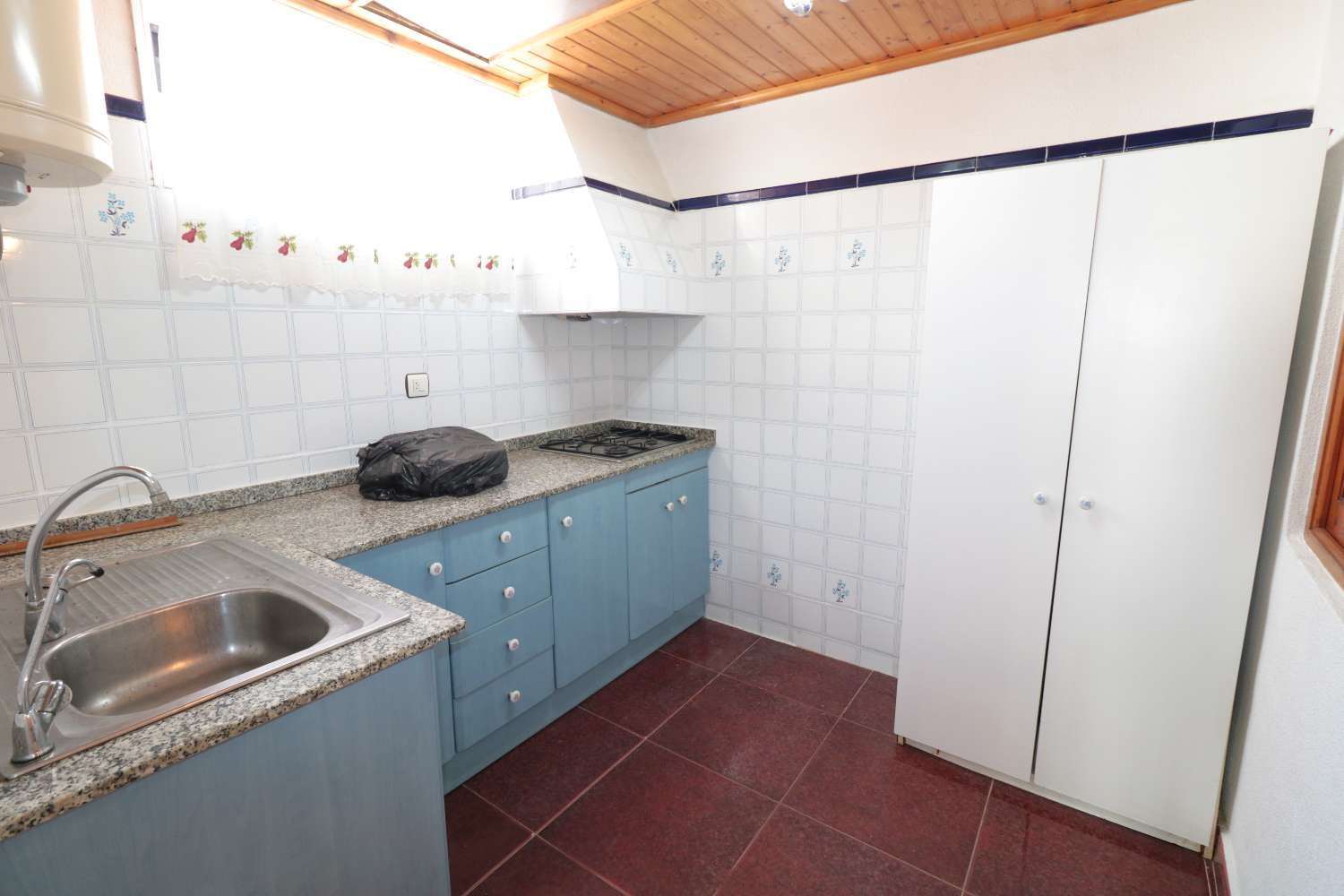 CORNER TOWNHOUSE 150 METERS FROM THE BEACH IN ACEQUIÓN – TORREVIEJA