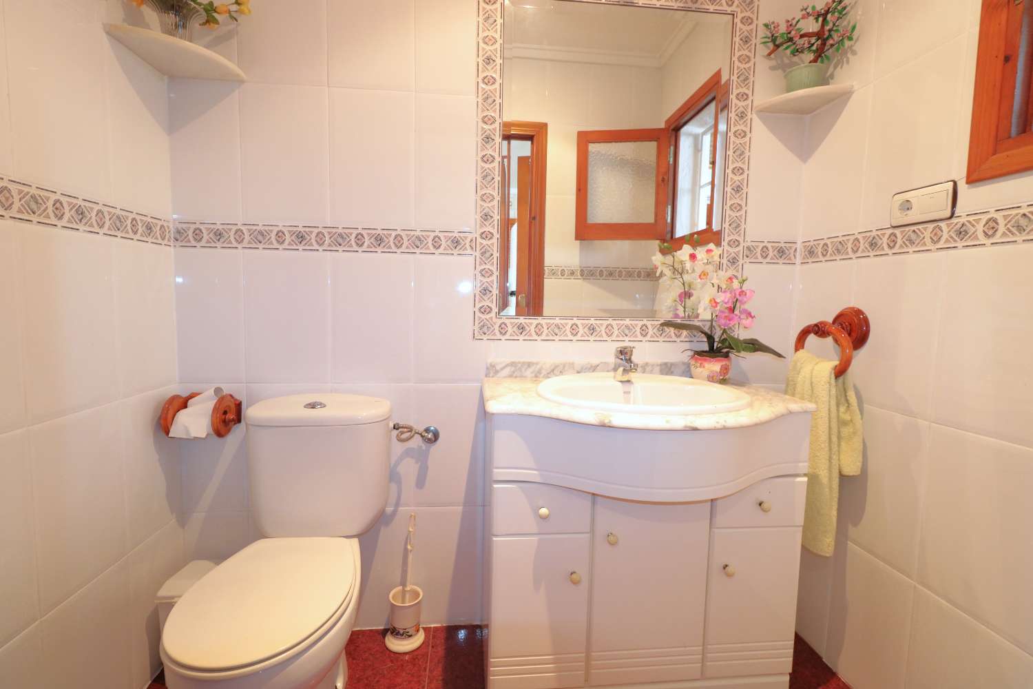 CORNER TOWNHOUSE 150 METERS FROM THE BEACH IN ACEQUIÓN – TORREVIEJA