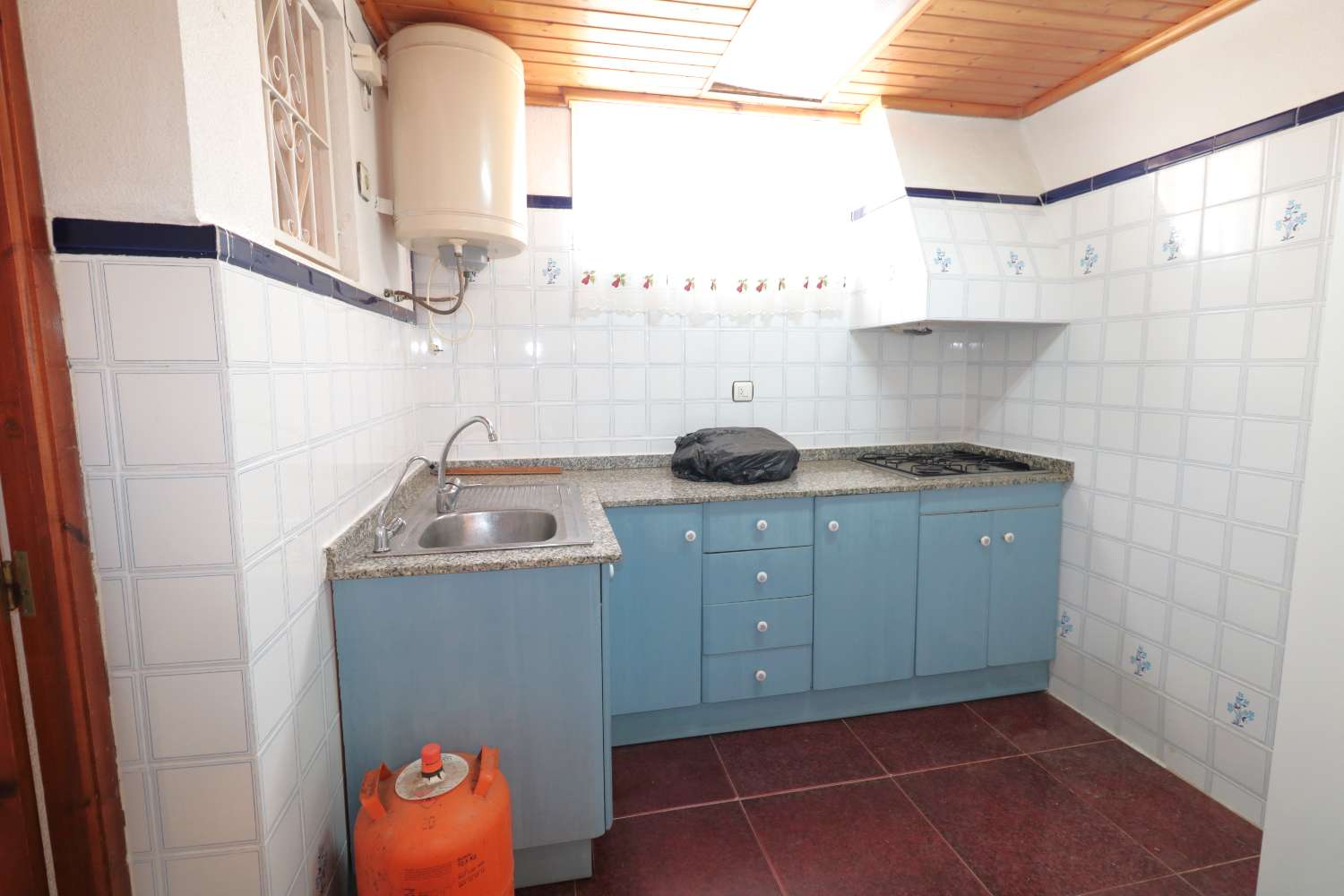 CORNER TOWNHOUSE 150 METERS FROM THE BEACH IN ACEQUIÓN – TORREVIEJA