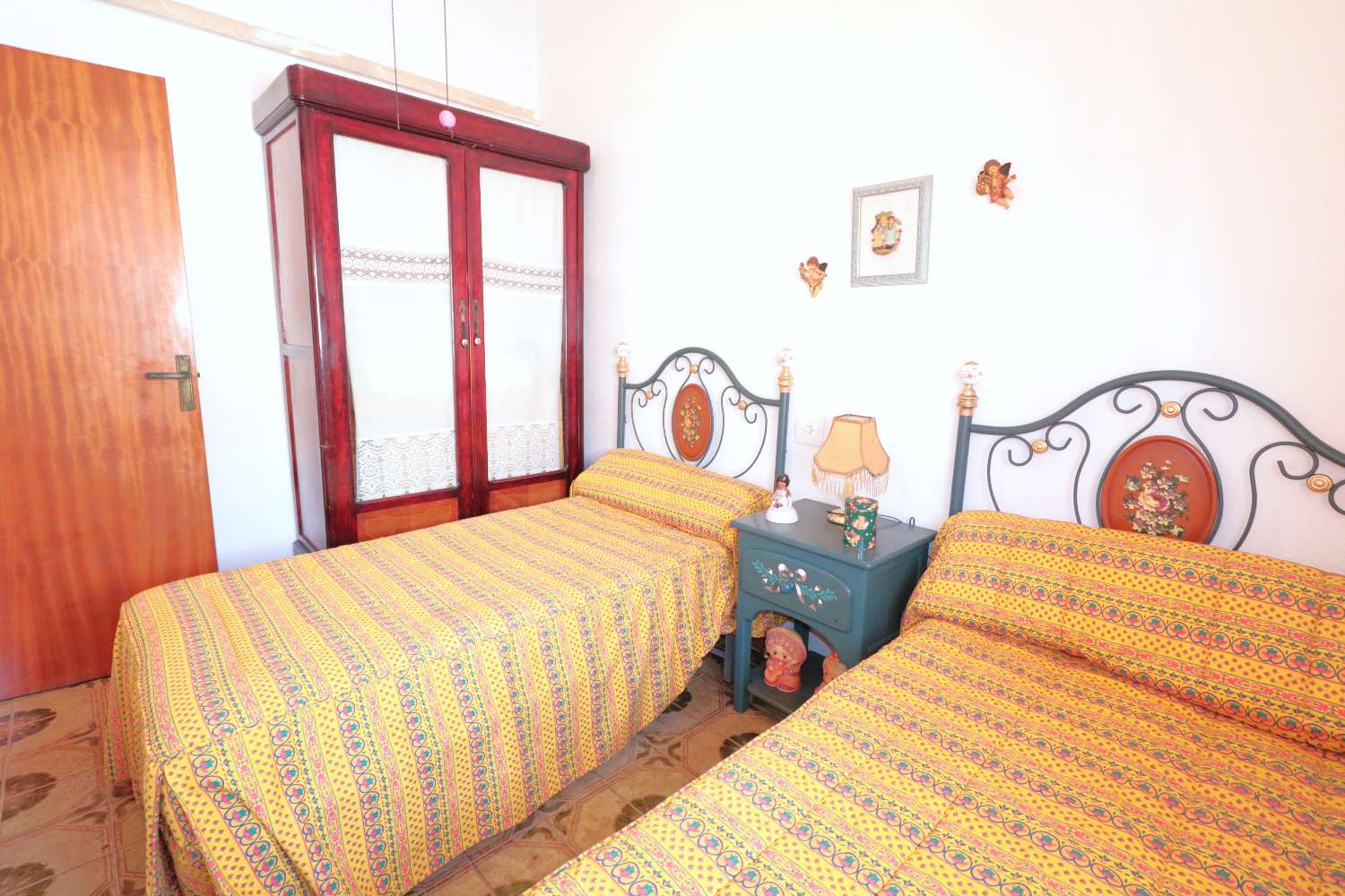 CORNER TOWNHOUSE 150 METERS FROM THE BEACH IN ACEQUIÓN – TORREVIEJA