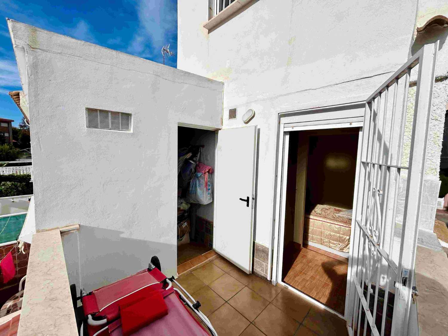 SPECTACULAR CORNER TOWNHOUSE WITH EVERYTHING YOU DREAM OF, STEPS FROM THE SEA