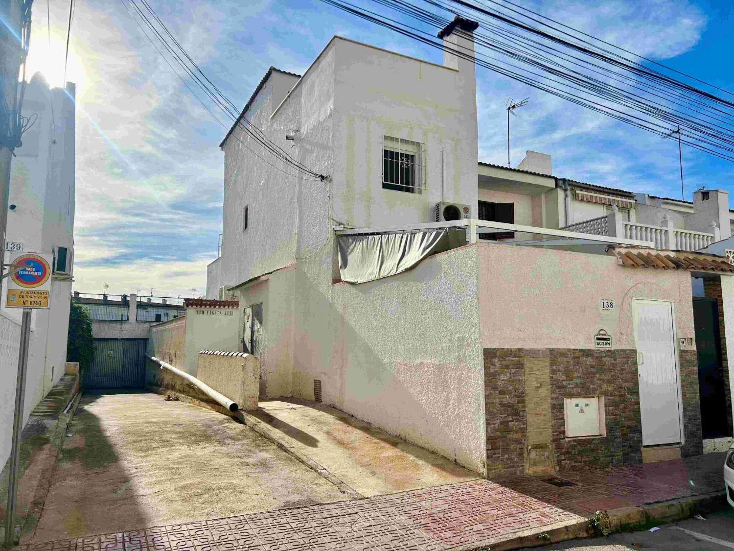 SPECTACULAR CORNER TOWNHOUSE WITH EVERYTHING YOU DREAM OF, STEPS FROM THE SEA
