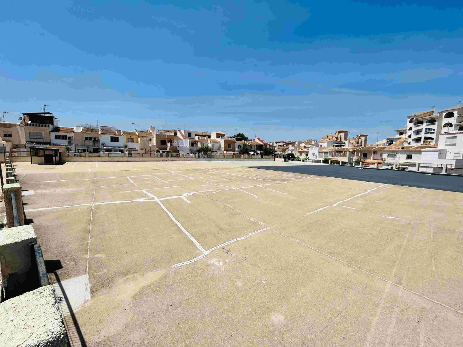 SPECTACULAR CORNER TOWNHOUSE WITH EVERYTHING YOU DREAM OF, STEPS FROM THE SEA