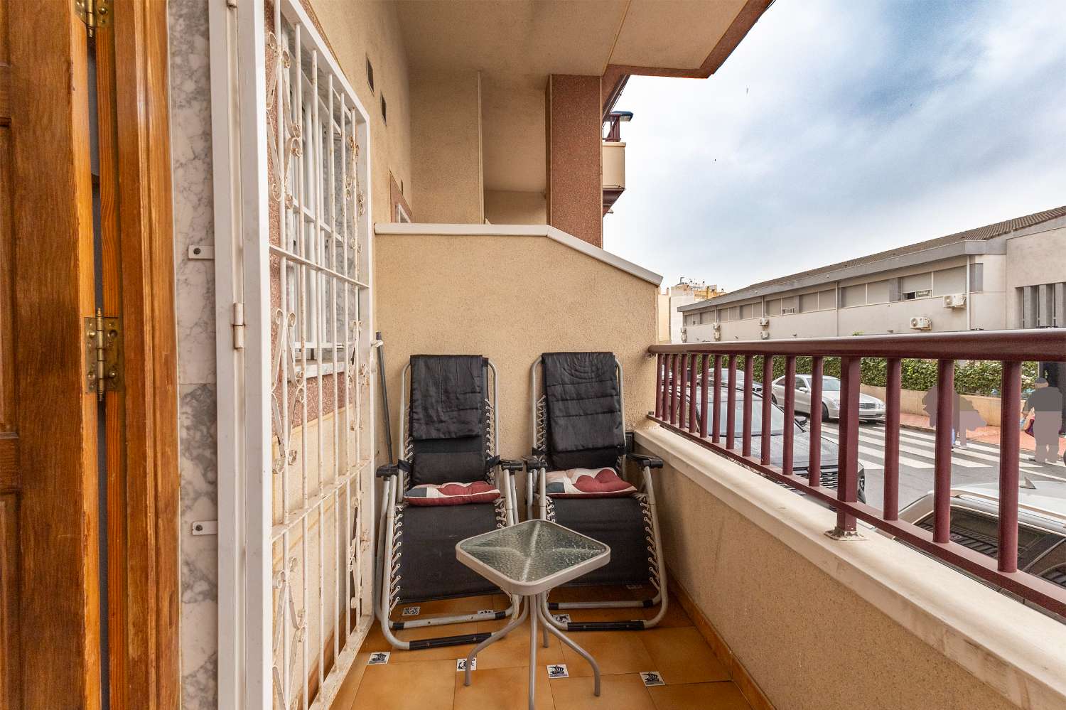 AMPLIO APARTAMENTO DE 3 HABITACIONES EN TORREVIEJA CON ASCENSOR Y AIRE ACONDICIONADO