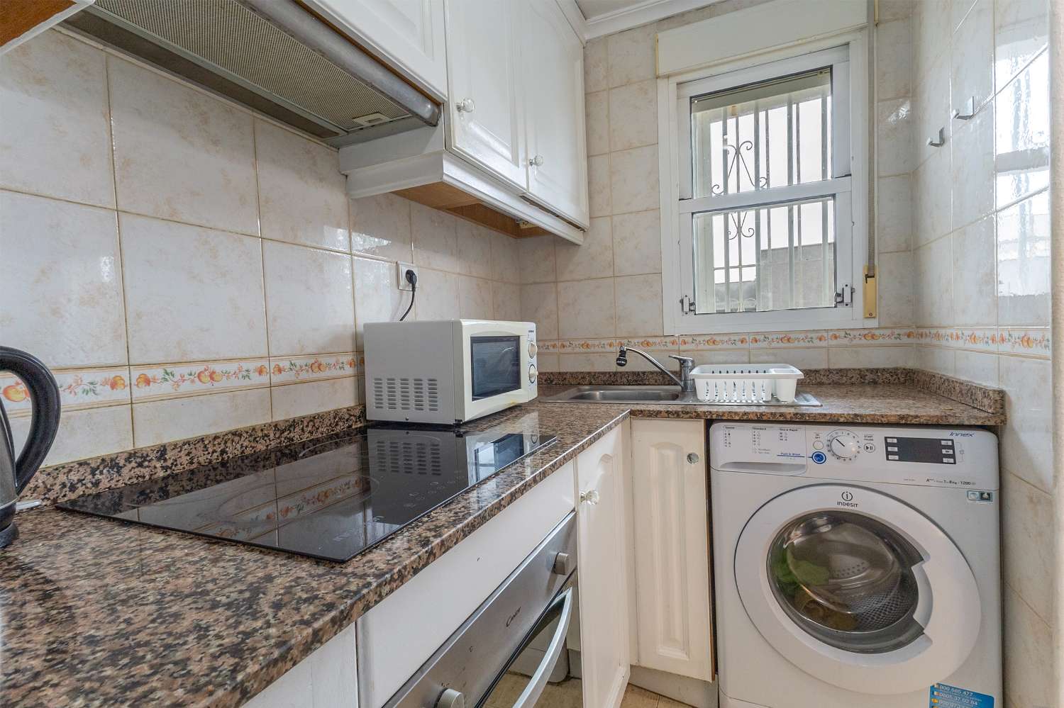 AMPLIO APARTAMENTO DE 3 HABITACIONES EN TORREVIEJA CON ASCENSOR Y AIRE ACONDICIONADO