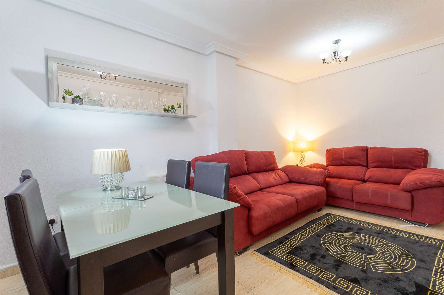 AMPLIO APARTAMENTO DE 3 HABITACIONES EN TORREVIEJA CON ASCENSOR Y AIRE ACONDICIONADO