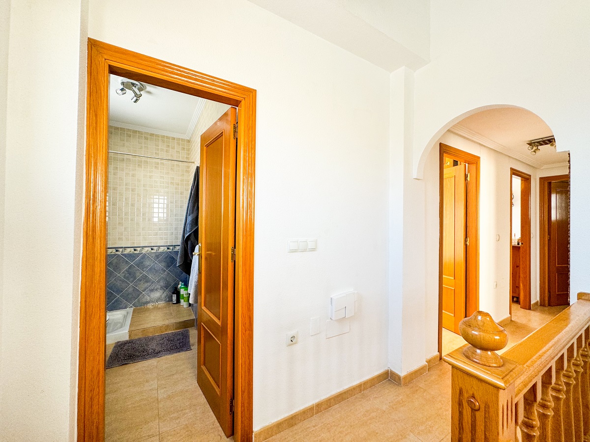 SPECTACULAR VILLA WITH PRIVATE POOL IN PUNTA PRIMA – COMFORT, SPACE AND EXCEPTIONAL LOCATION ON THE COSTA BLANCA