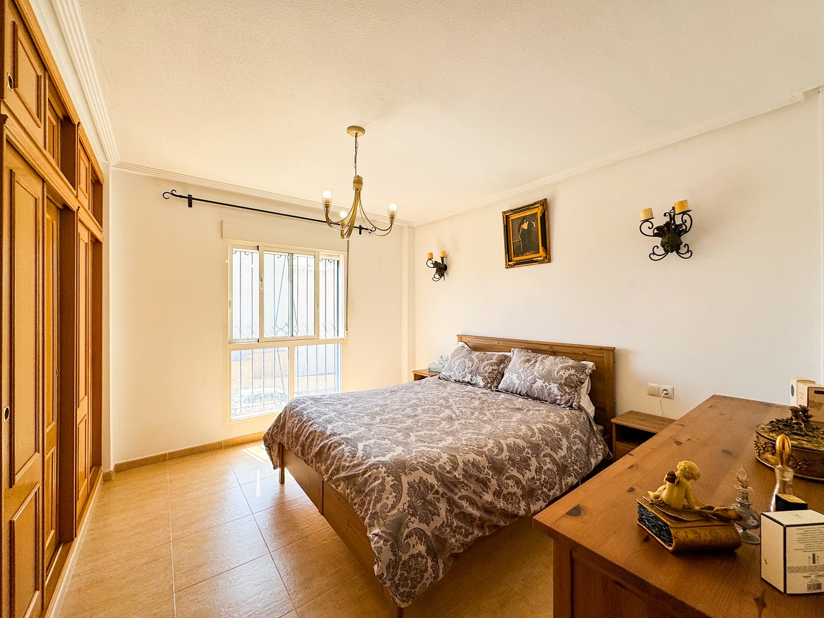 SPECTACULAR VILLA WITH PRIVATE POOL IN PUNTA PRIMA – COMFORT, SPACE AND EXCEPTIONAL LOCATION ON THE COSTA BLANCA