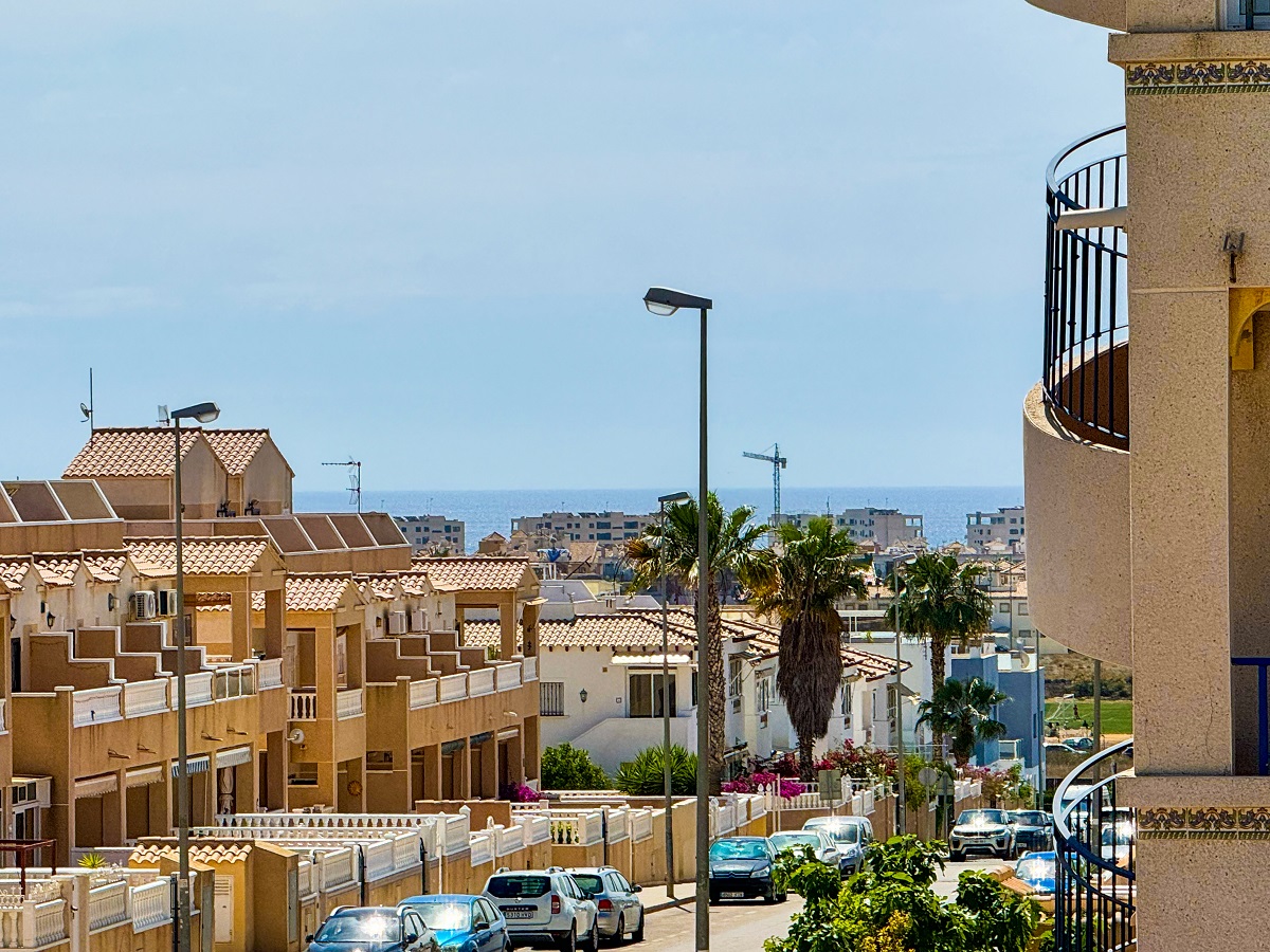 SPECTACULAR VILLA WITH PRIVATE POOL IN PUNTA PRIMA – COMFORT, SPACE AND EXCEPTIONAL LOCATION ON THE COSTA BLANCA