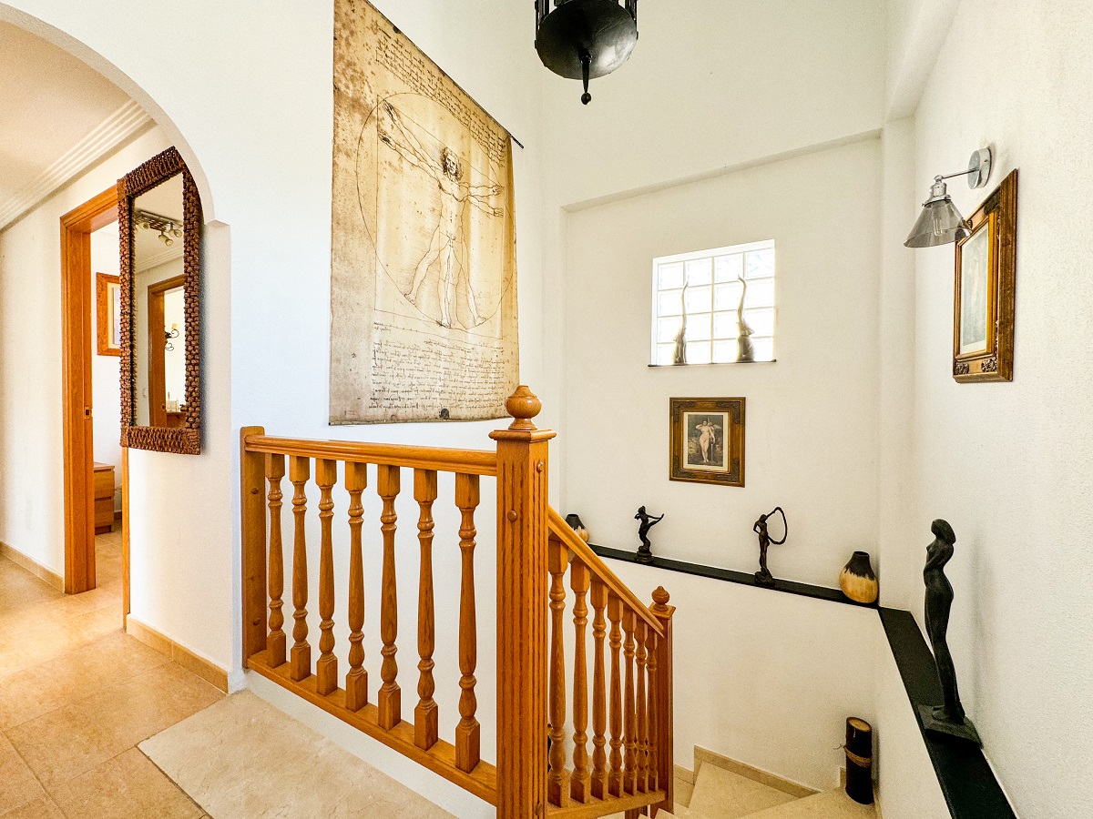 SPECTACULAR VILLA WITH PRIVATE POOL IN PUNTA PRIMA – COMFORT, SPACE AND EXCEPTIONAL LOCATION ON THE COSTA BLANCA