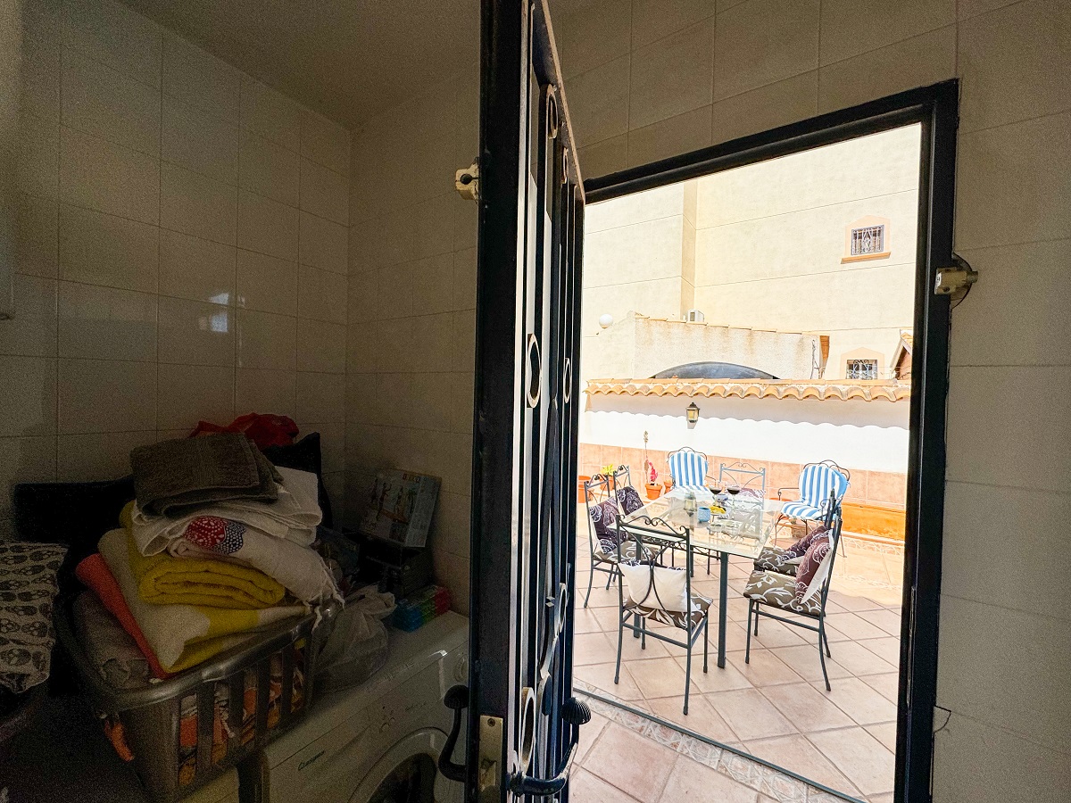 SPECTACULAR VILLA WITH PRIVATE POOL IN PUNTA PRIMA – COMFORT, SPACE AND EXCEPTIONAL LOCATION ON THE COSTA BLANCA