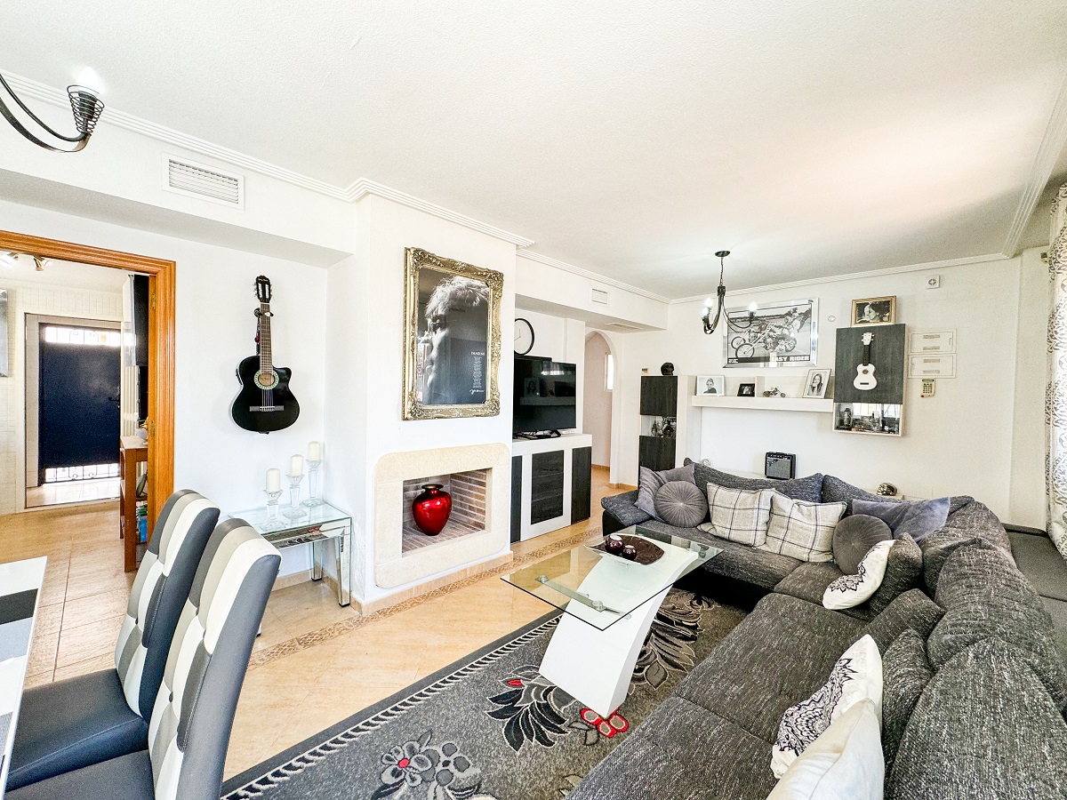SPECTACULAR VILLA WITH PRIVATE POOL IN PUNTA PRIMA – COMFORT, SPACE AND EXCEPTIONAL LOCATION ON THE COSTA BLANCA