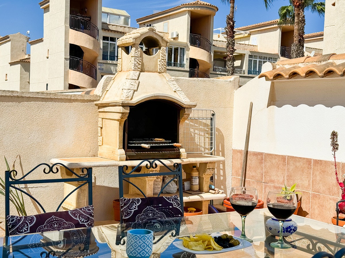 SPECTACULAR VILLA WITH PRIVATE POOL IN PUNTA PRIMA – COMFORT, SPACE AND EXCEPTIONAL LOCATION ON THE COSTA BLANCA