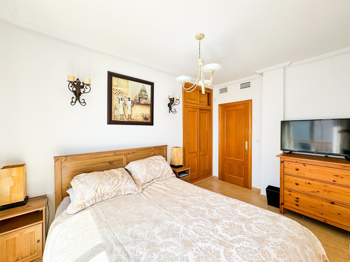 SPECTACULAR VILLA WITH PRIVATE POOL IN PUNTA PRIMA – COMFORT, SPACE AND EXCEPTIONAL LOCATION ON THE COSTA BLANCA