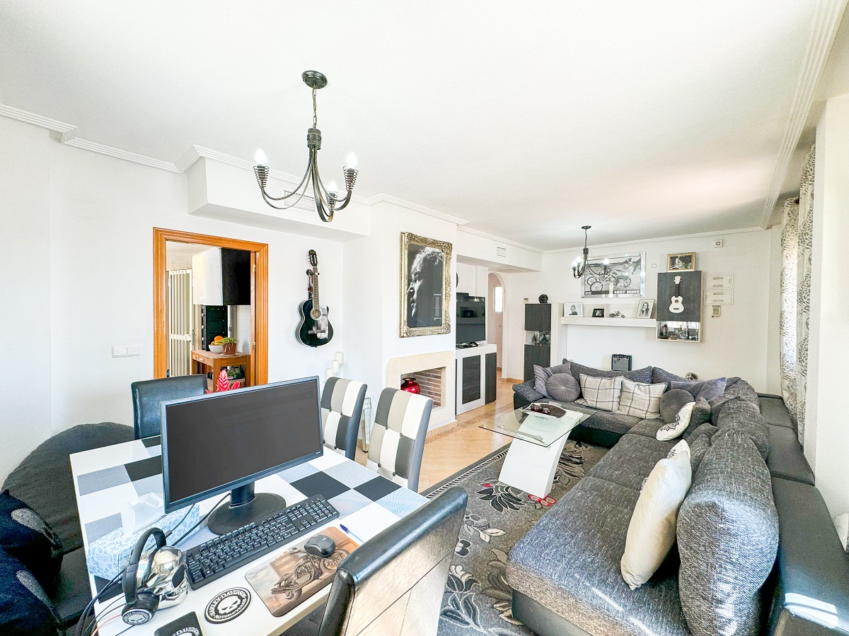SPECTACULAR VILLA WITH PRIVATE POOL IN PUNTA PRIMA – COMFORT, SPACE AND EXCEPTIONAL LOCATION ON THE COSTA BLANCA