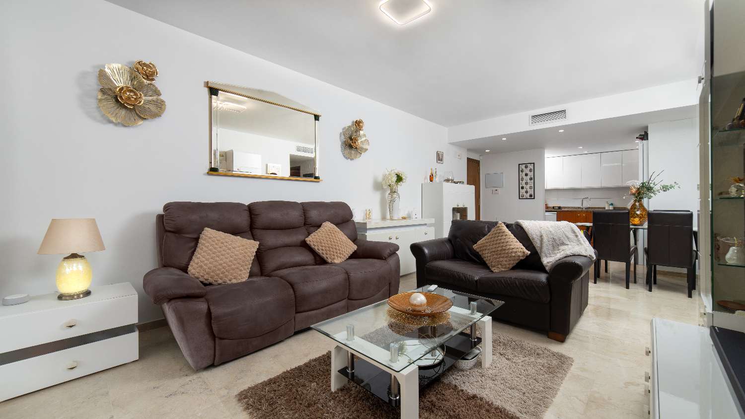 APARTAMENTO CON TERRAZA Y VISTAS A LA PISCINA EN RESIDENCIAL DE LUJO “LA ENTRADA”, PUNTA PRIMA