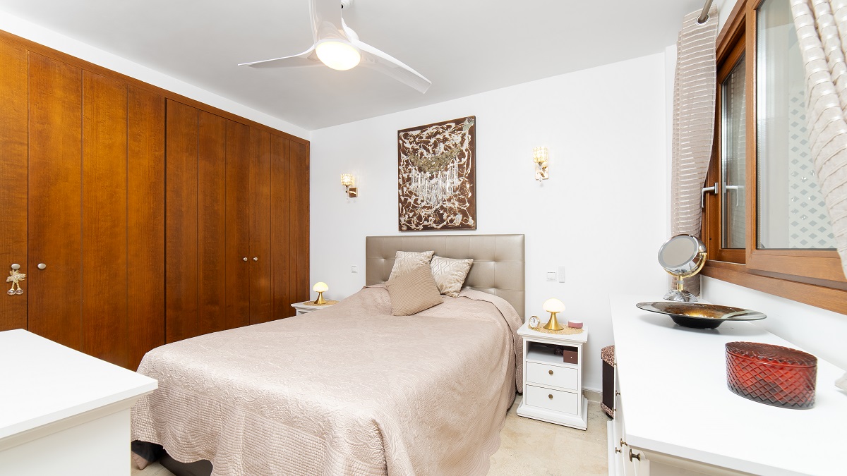 APARTAMENTO CON TERRAZA Y VISTAS A LA PISCINA EN RESIDENCIAL DE LUJO “LA ENTRADA”, PUNTA PRIMA