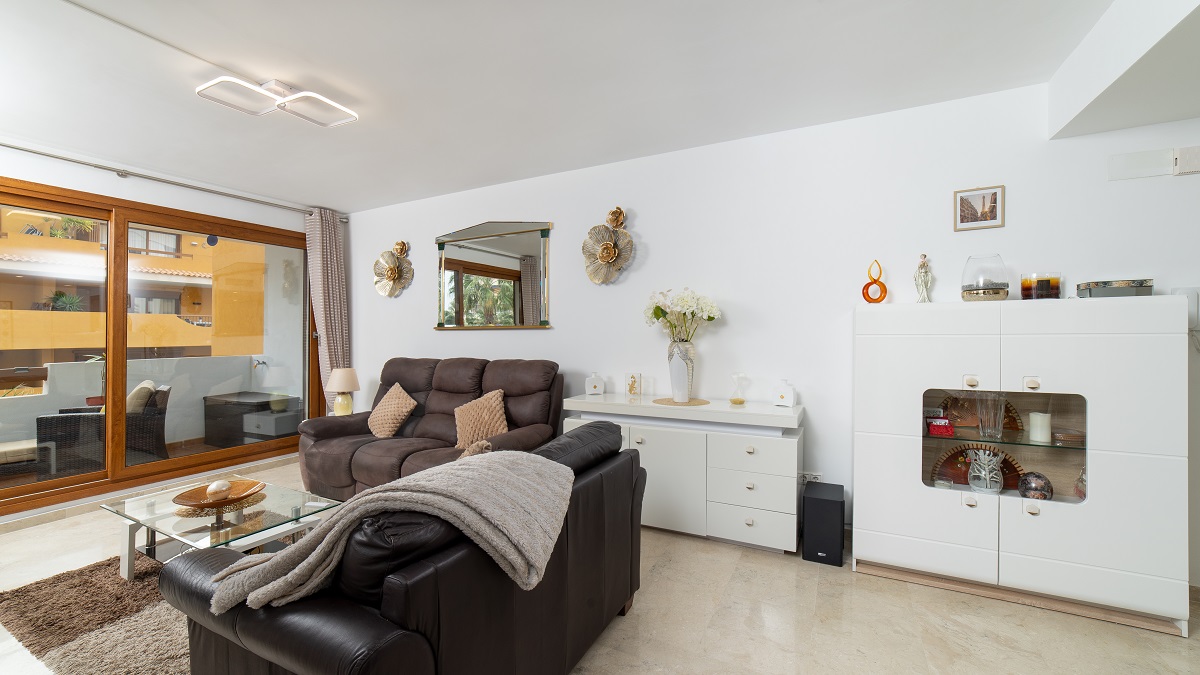 APARTAMENTO CON TERRAZA Y VISTAS A LA PISCINA EN RESIDENCIAL DE LUJO “LA ENTRADA”, PUNTA PRIMA