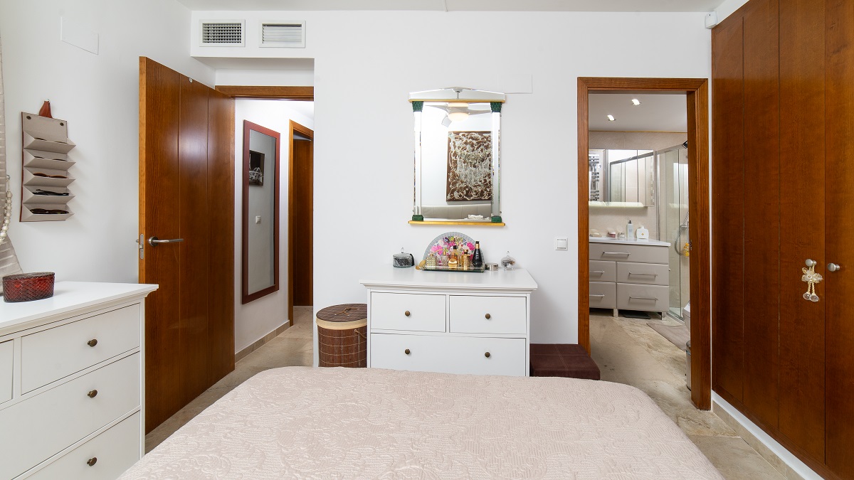 APARTAMENTO CON TERRAZA Y VISTAS A LA PISCINA EN RESIDENCIAL DE LUJO “LA ENTRADA”, PUNTA PRIMA