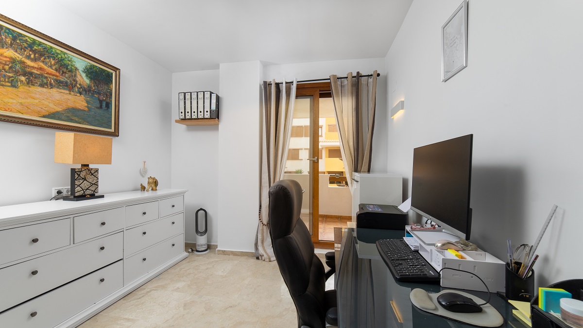 APARTAMENTO CON TERRAZA Y VISTAS A LA PISCINA EN RESIDENCIAL DE LUJO “LA ENTRADA”, PUNTA PRIMA
