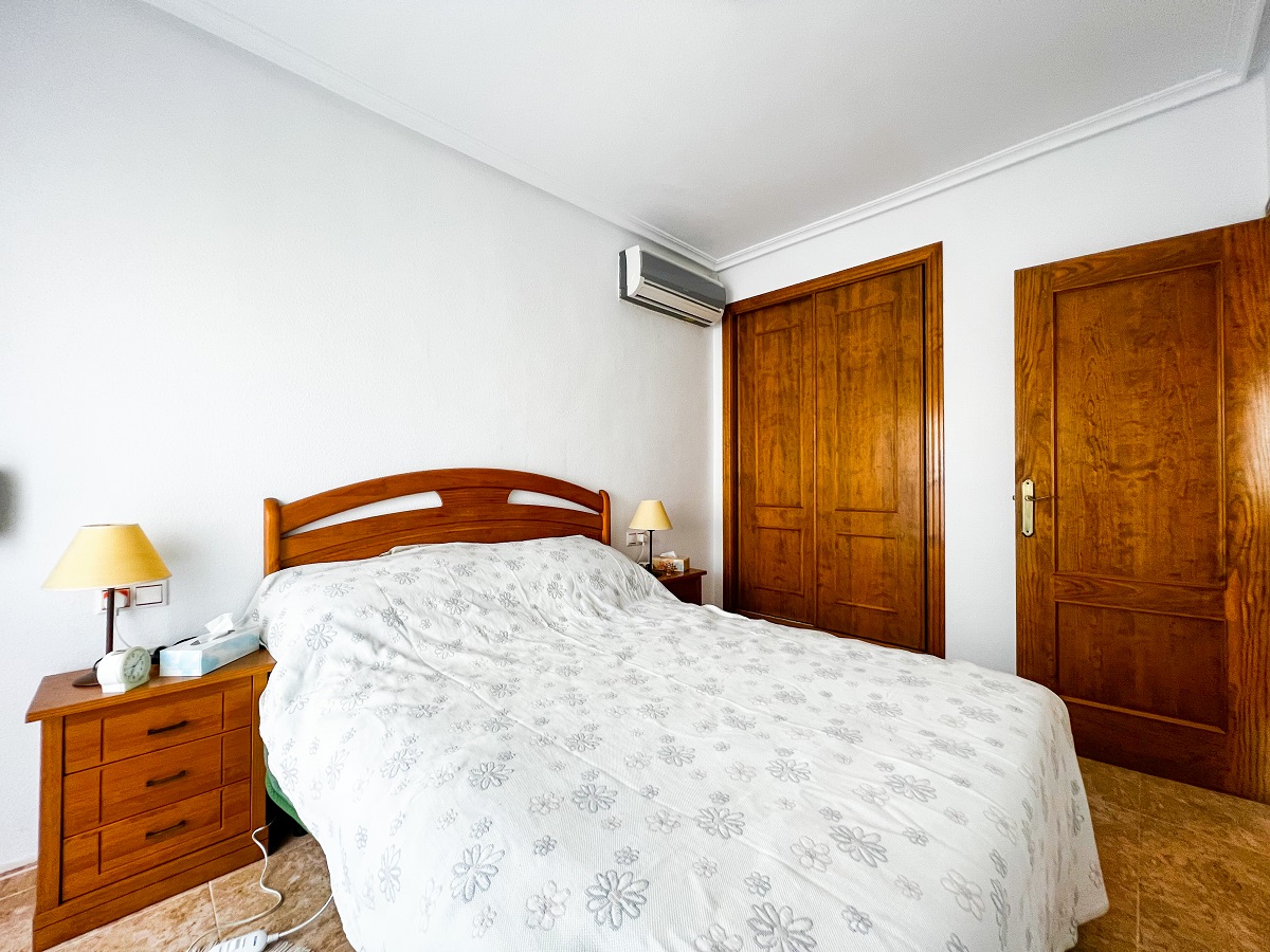 MAISON DE VILLE DE 3 CHAMBRES AVEC SOLARIUM ET PISCINE ENTRE GOLF, VILLAMARTIN (ORIHUELA COSTA)