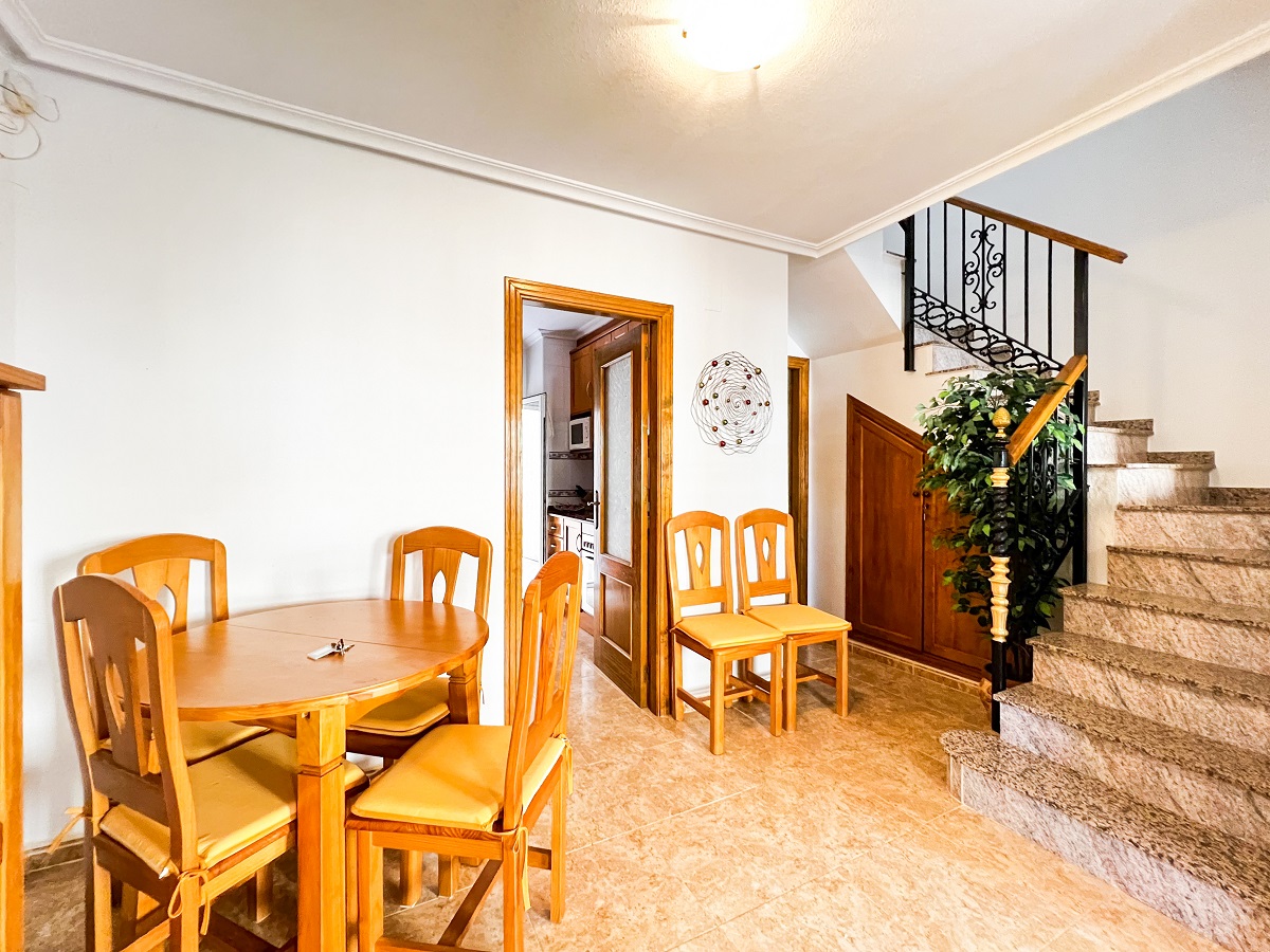 MAISON DE VILLE DE 3 CHAMBRES AVEC SOLARIUM ET PISCINE ENTRE GOLF, VILLAMARTIN (ORIHUELA COSTA)