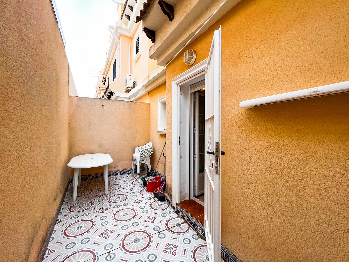 MAISON DE VILLE DE 3 CHAMBRES AVEC SOLARIUM ET PISCINE ENTRE GOLF, VILLAMARTIN (ORIHUELA COSTA)