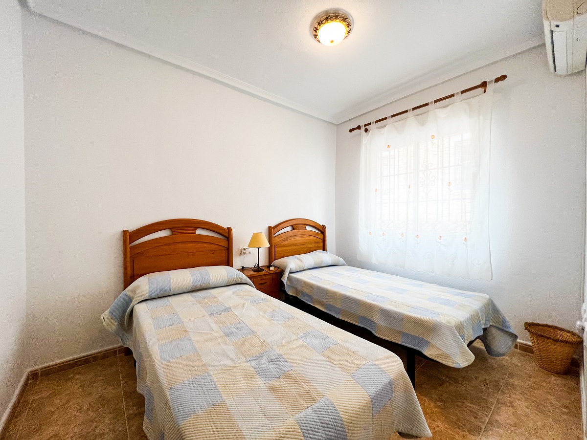 MAISON DE VILLE DE 3 CHAMBRES AVEC SOLARIUM ET PISCINE ENTRE GOLF, VILLAMARTIN (ORIHUELA COSTA)